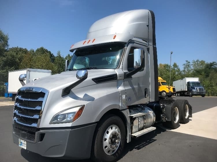 Used 2020 FREIGHTLINER Conventional - Day Cab, Tractor - CASCADIA 126 For Sale image 1