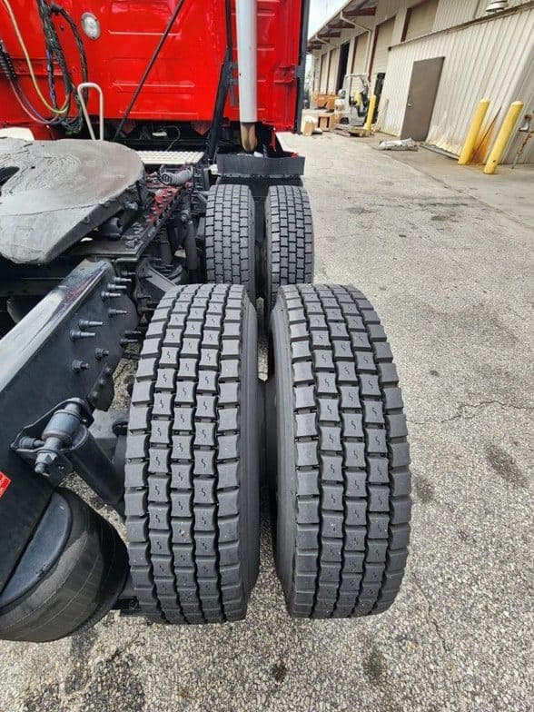 2023 Volvo VNL64T760 image 6