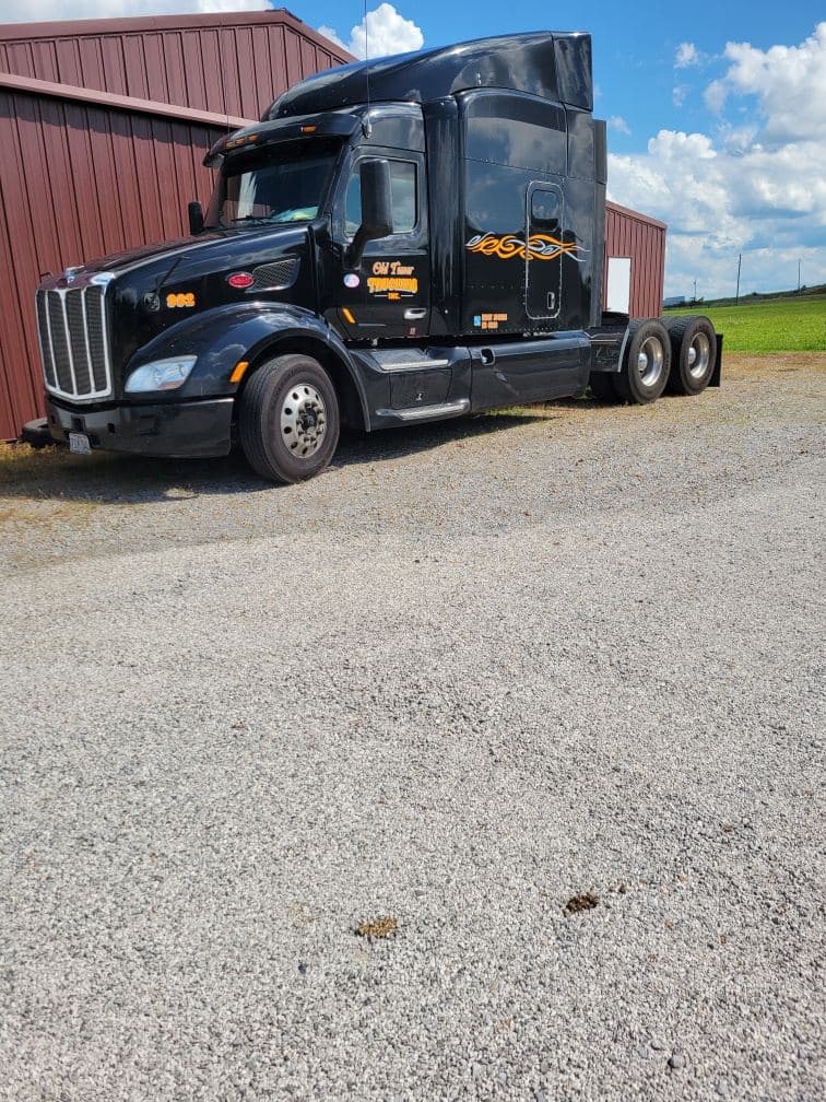 2015 Peterbilt 579 image 1