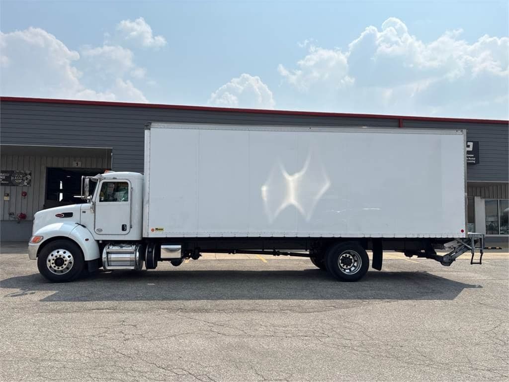 2019 Peterbilt 337 image 3