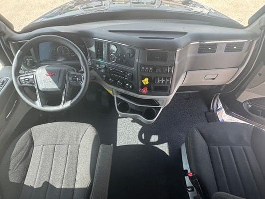2022 Peterbilt 579 image 15