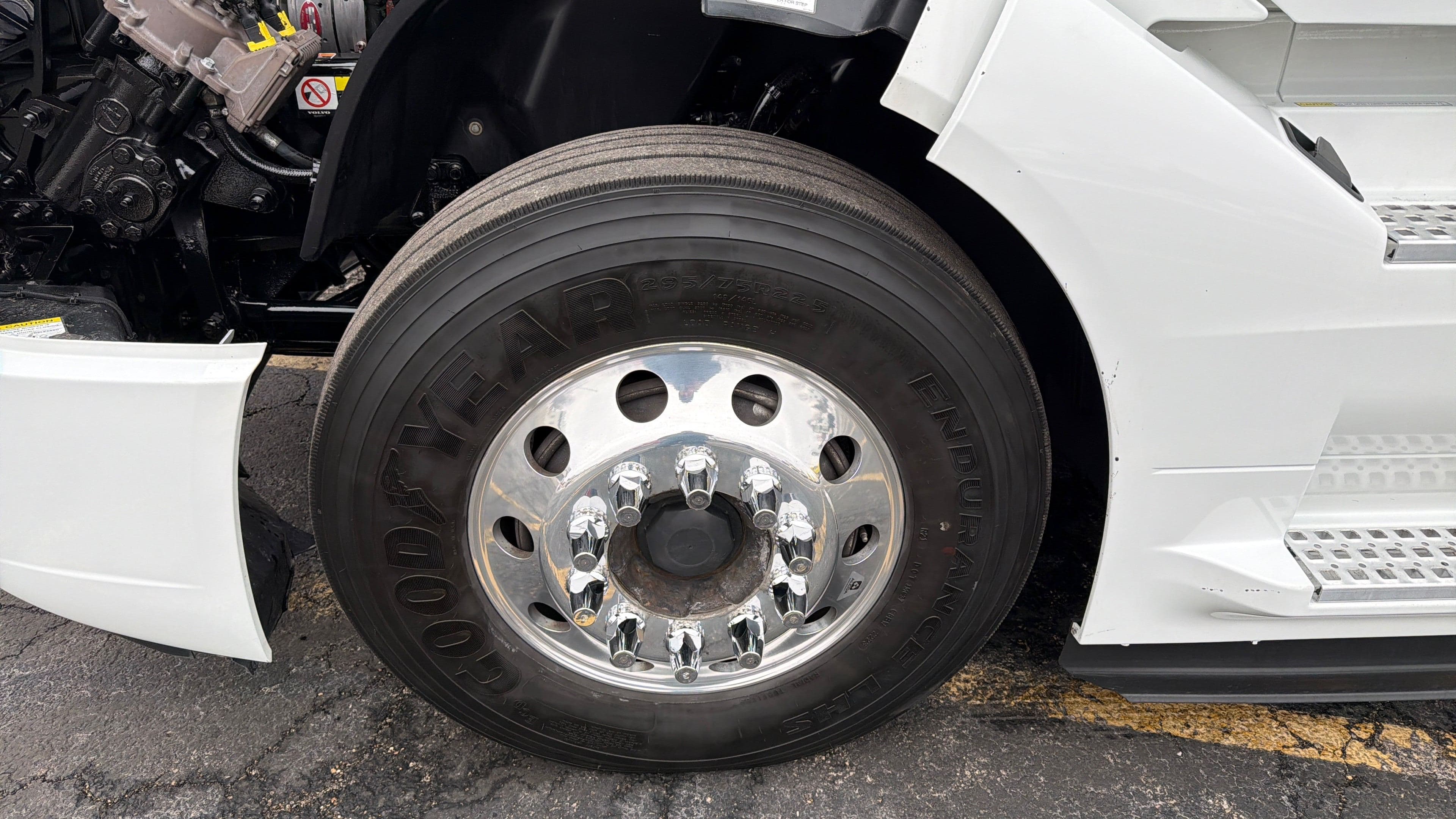 2022 Volvo VNL 860 image 4