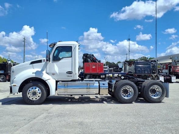 2025 Kenworth T880 image 4