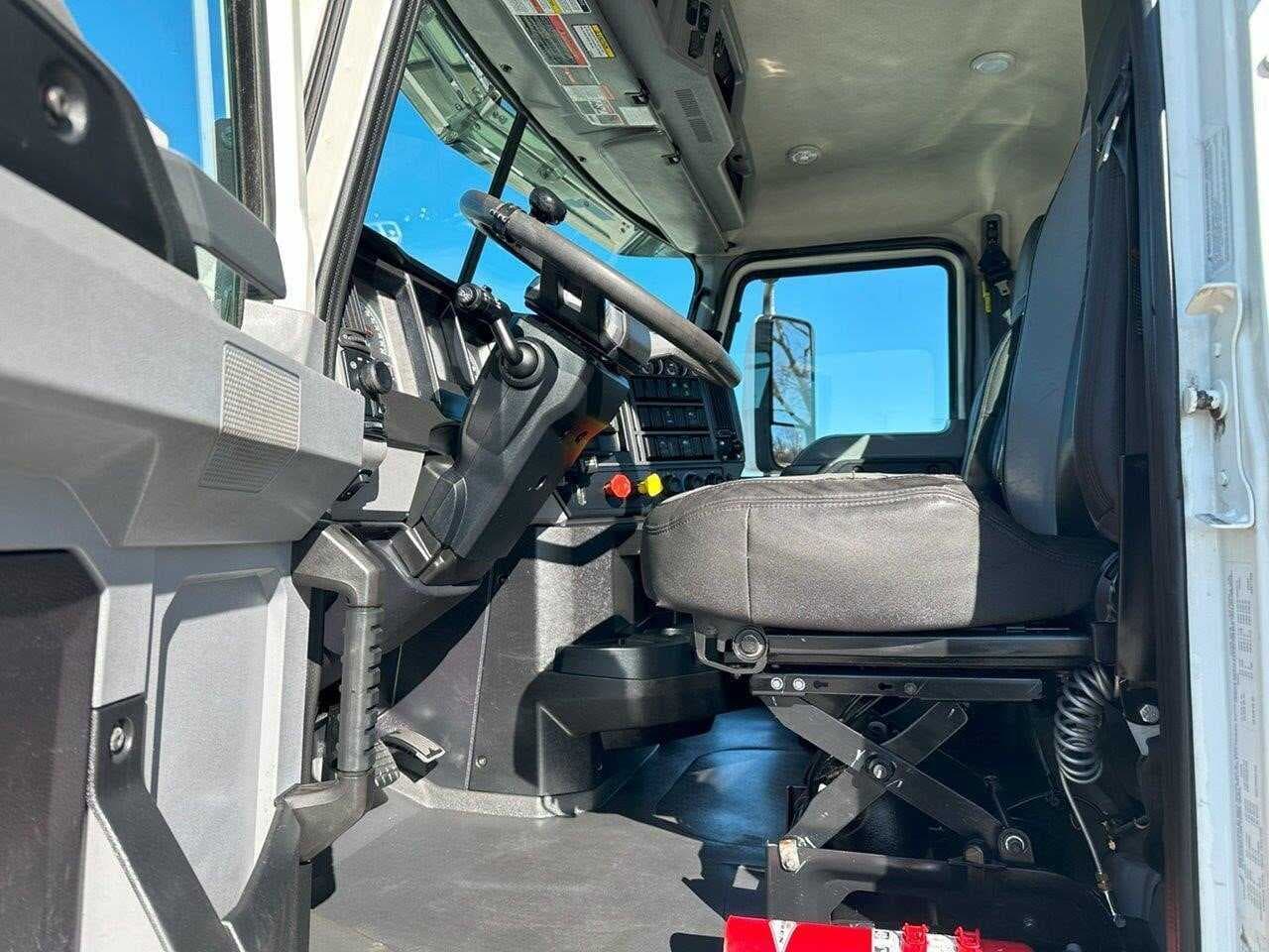 Used 2022 MACK ANTHEM Conventional - Day Cab  image 11