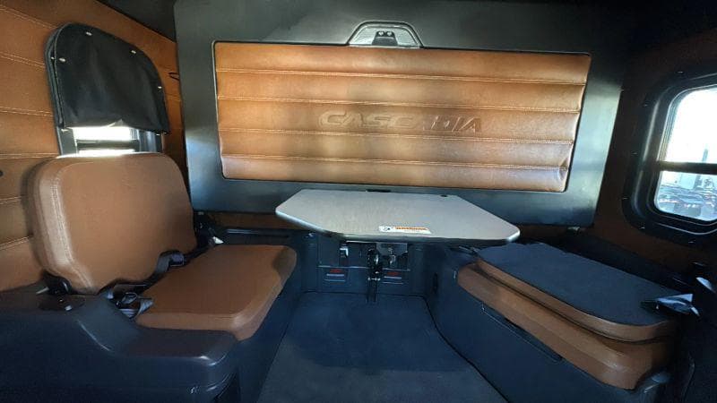 2021 Freightliner Cascadia image 48