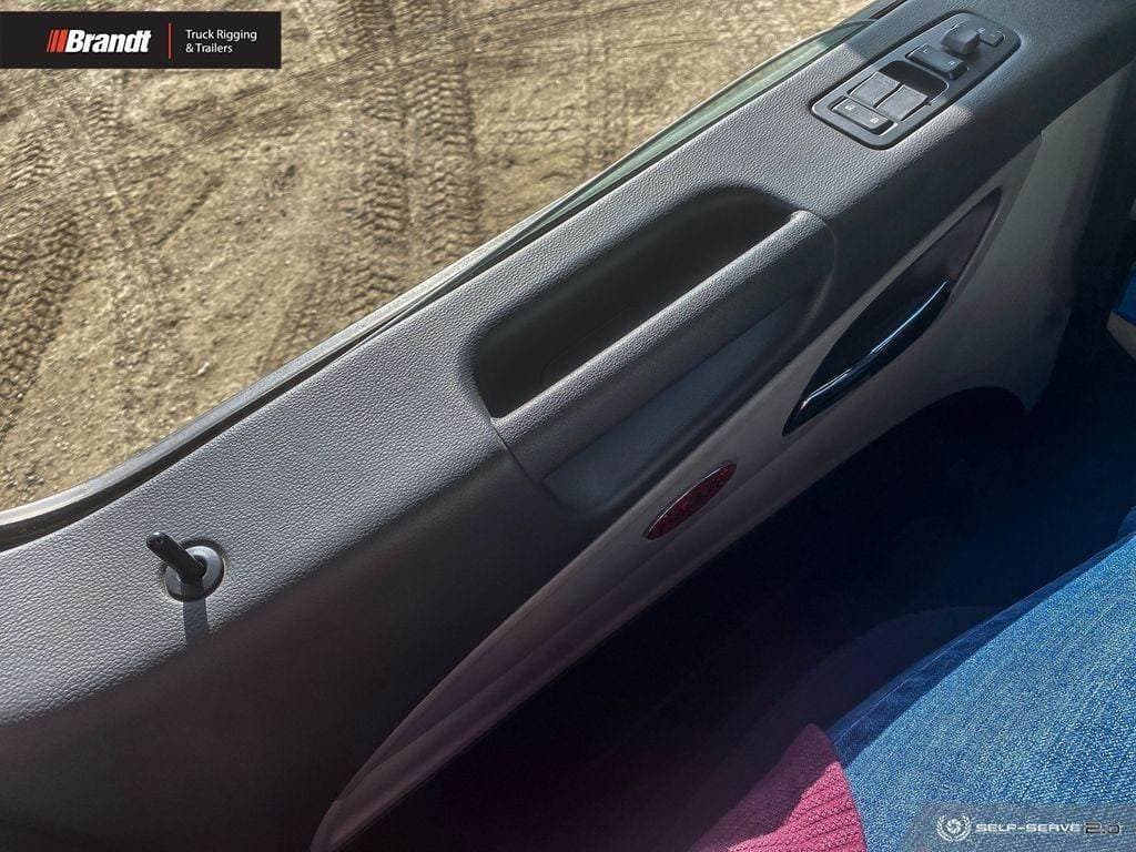 2023 Peterbilt 567 image 6
