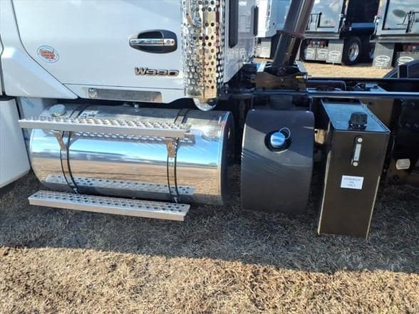 2026 Kenworth W990 image 9