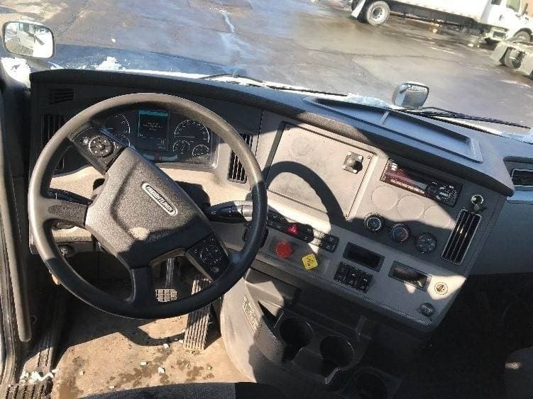 2019 Freightliner Cascadia 126 Day Cab Truck - 435HP, 12 Speed Automatic image 11