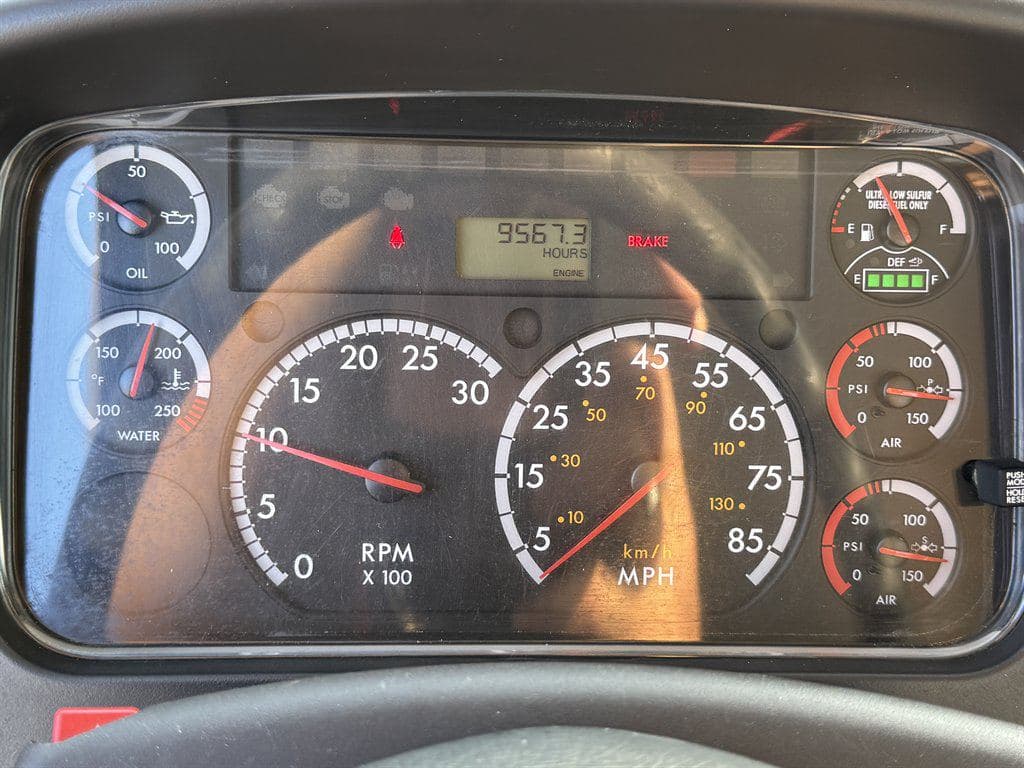 2015 Freightliner M2 106 image 73