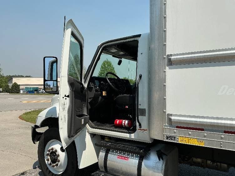 2022 International MV607 Box Truck - 220HP, 6 Speed Automatic, Roll up Door image 16