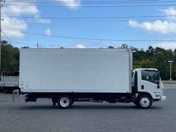 2025 Isuzu NRR image 29