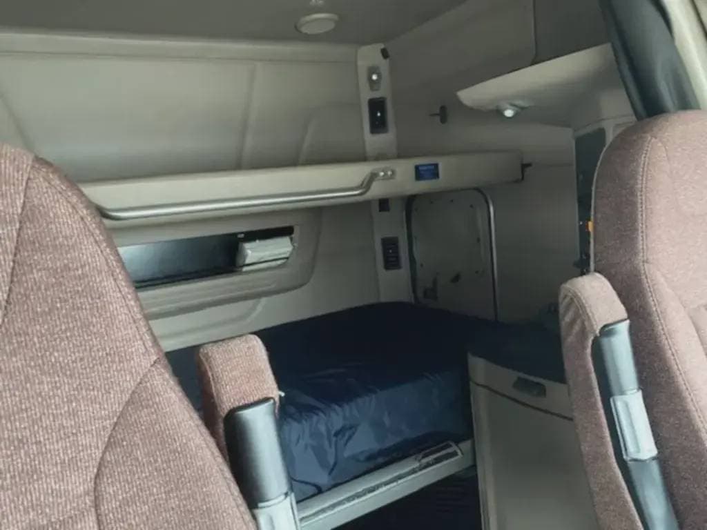 2022 Peterbilt 579 image 7