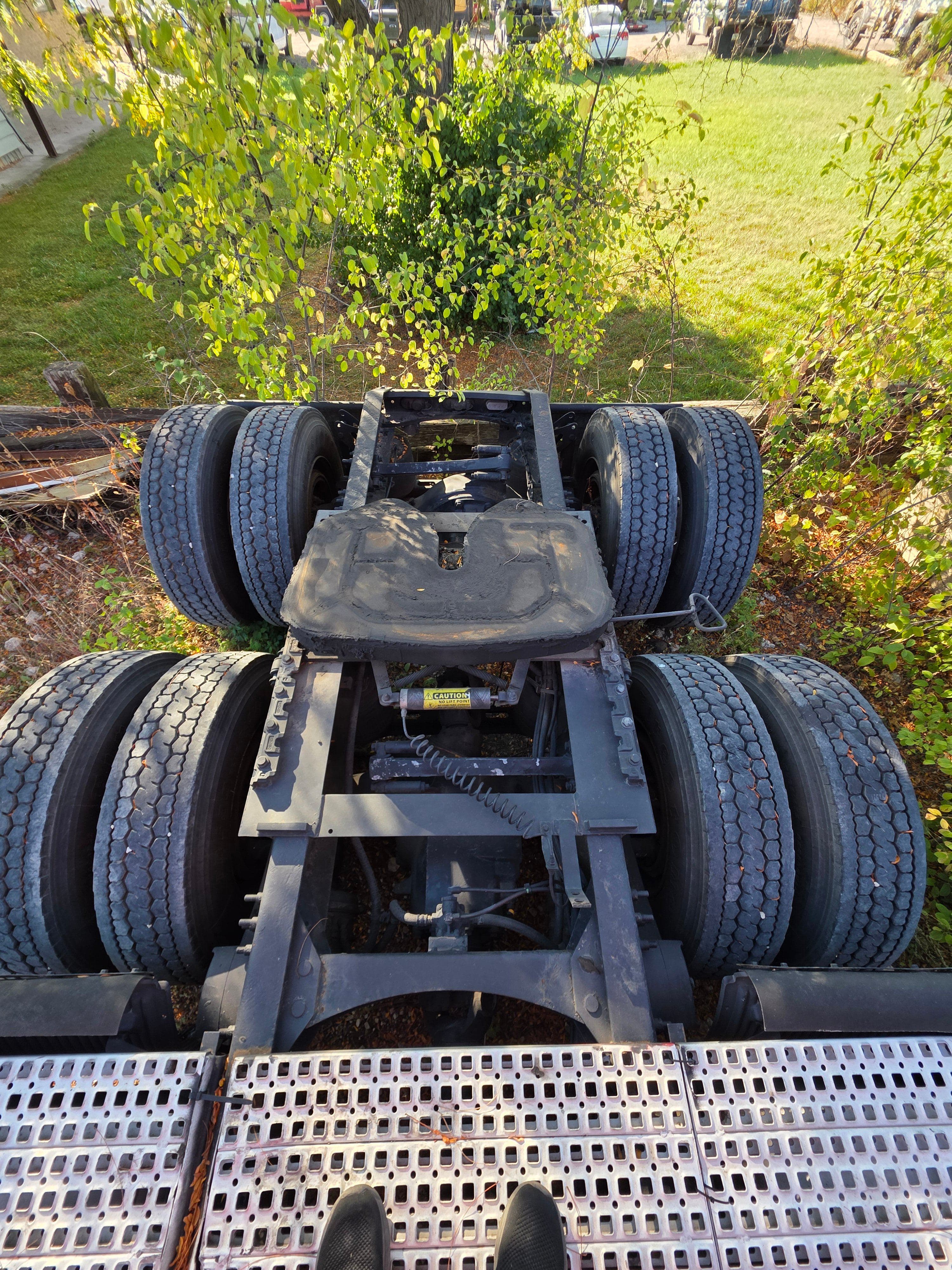 2005 Volvo VNL image 7