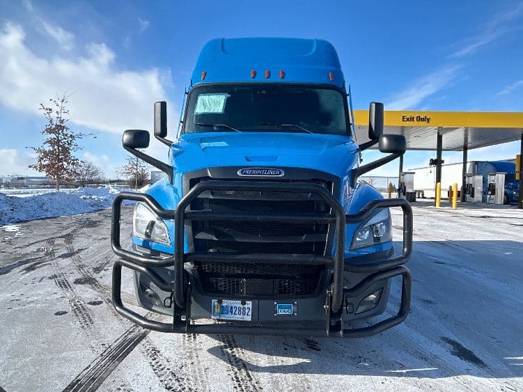 2020 Freightliner Cascadia 126 image 2