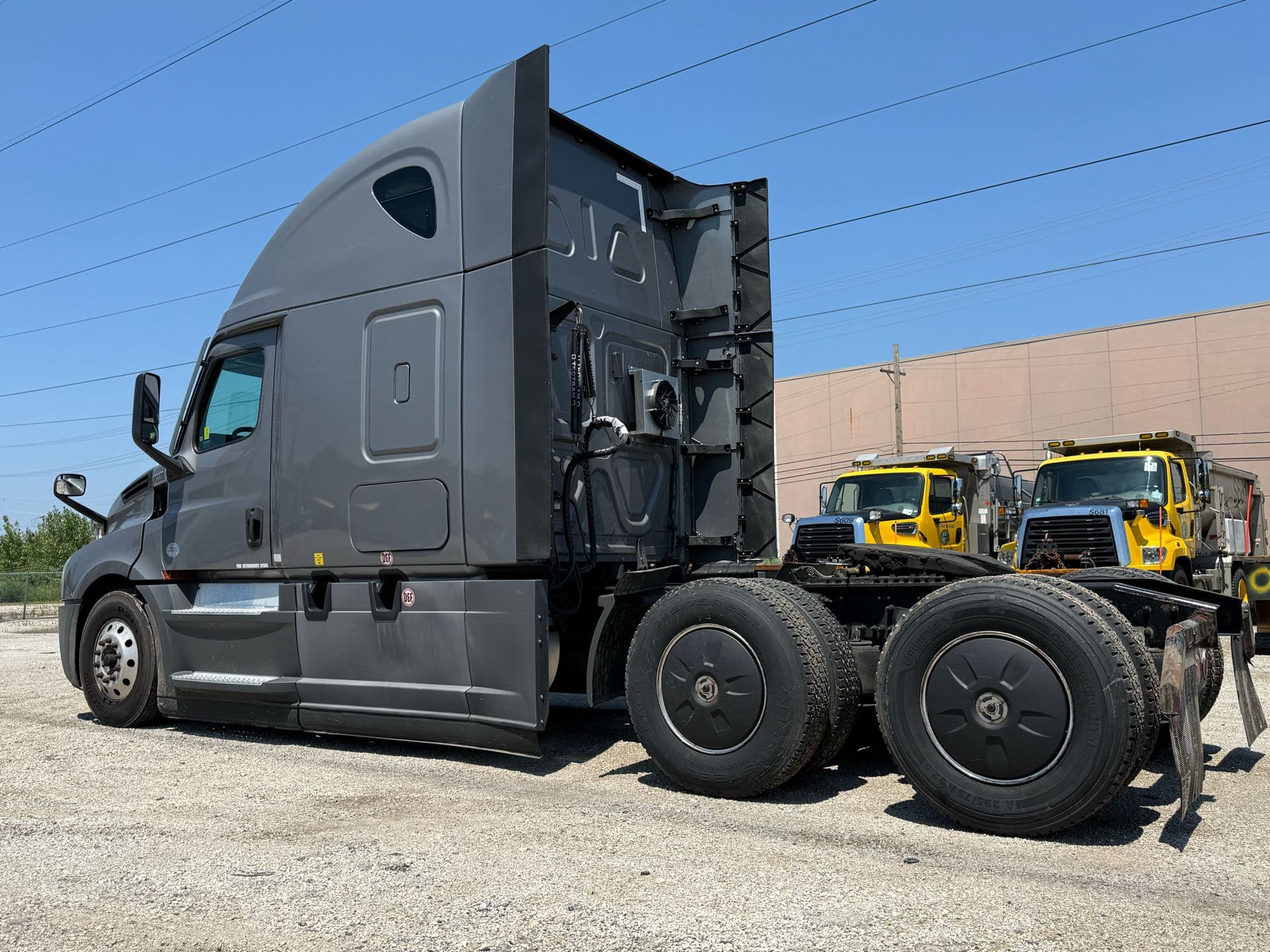 2022 Freightliner Cascadia 126 image 3