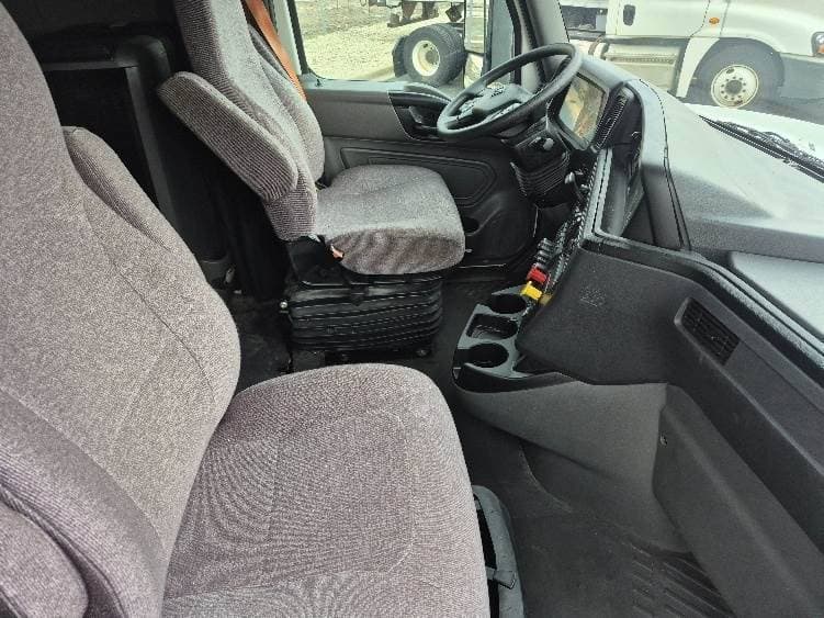 2023 International LT62F image 7