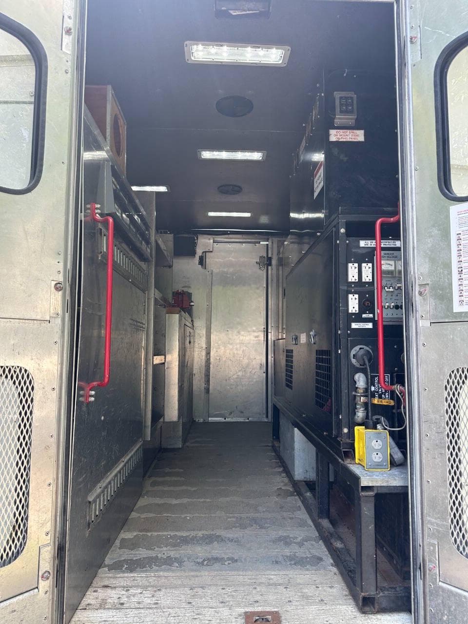 2016 Freightliner MT45 image 9