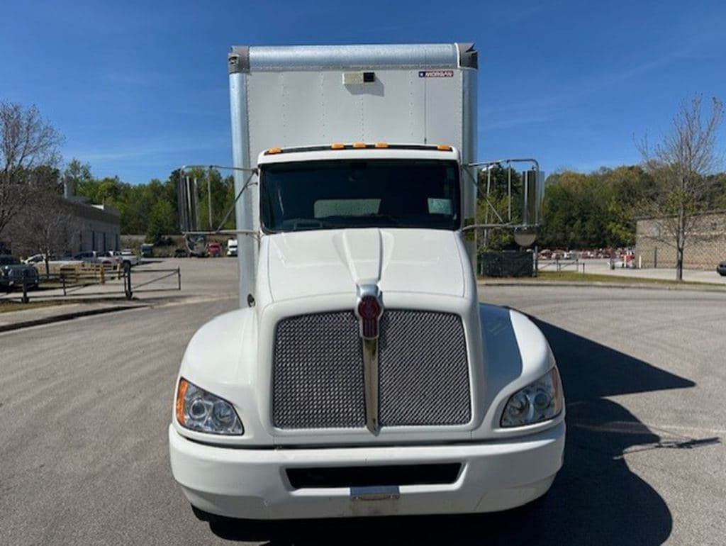 Used 2022 KENWORTH T270 image 8