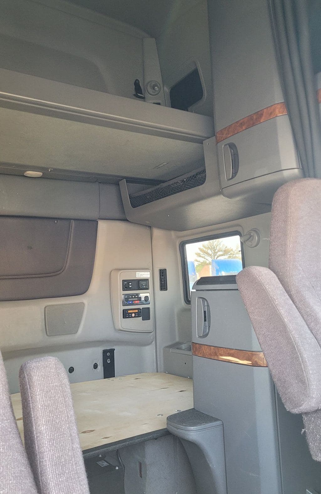 Used 2021 INTERNATIONAL LT625 image 15