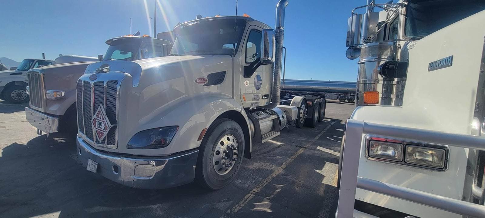2020 Peterbilt 579 image 2