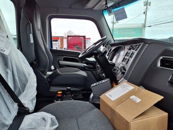 2025 Kenworth T880 image 22
