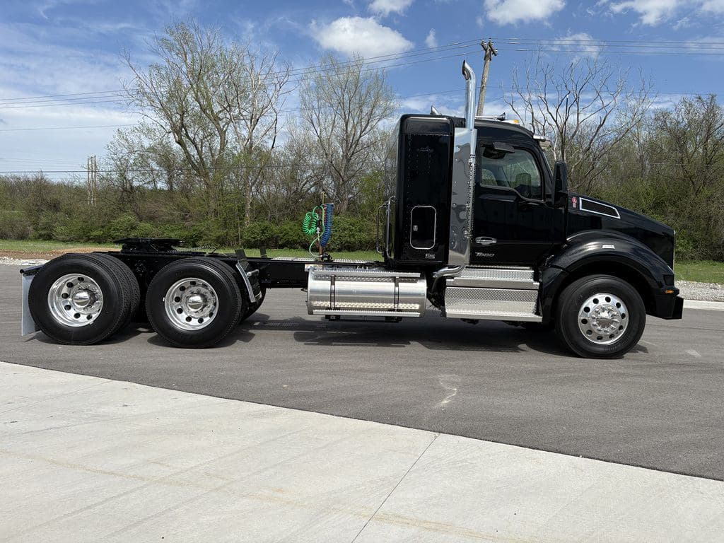 New 2027 KENWORTH T880 image 11