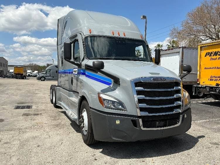 2023 Freightliner Cascadia 126 image 1