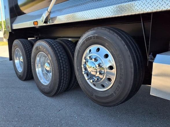 2025 Kenworth T880 image 10