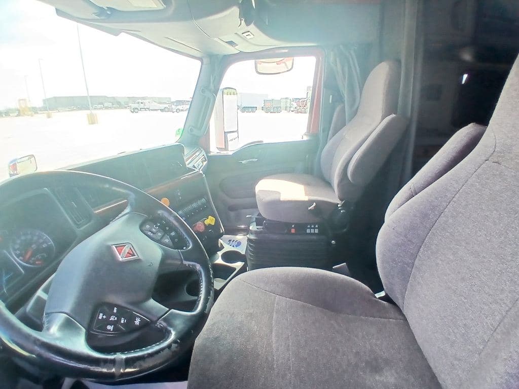 Used 2021 INTERNATIONAL LT625 image 29