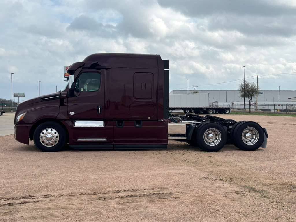 2022 Freightliner Cascadia 126 image 7