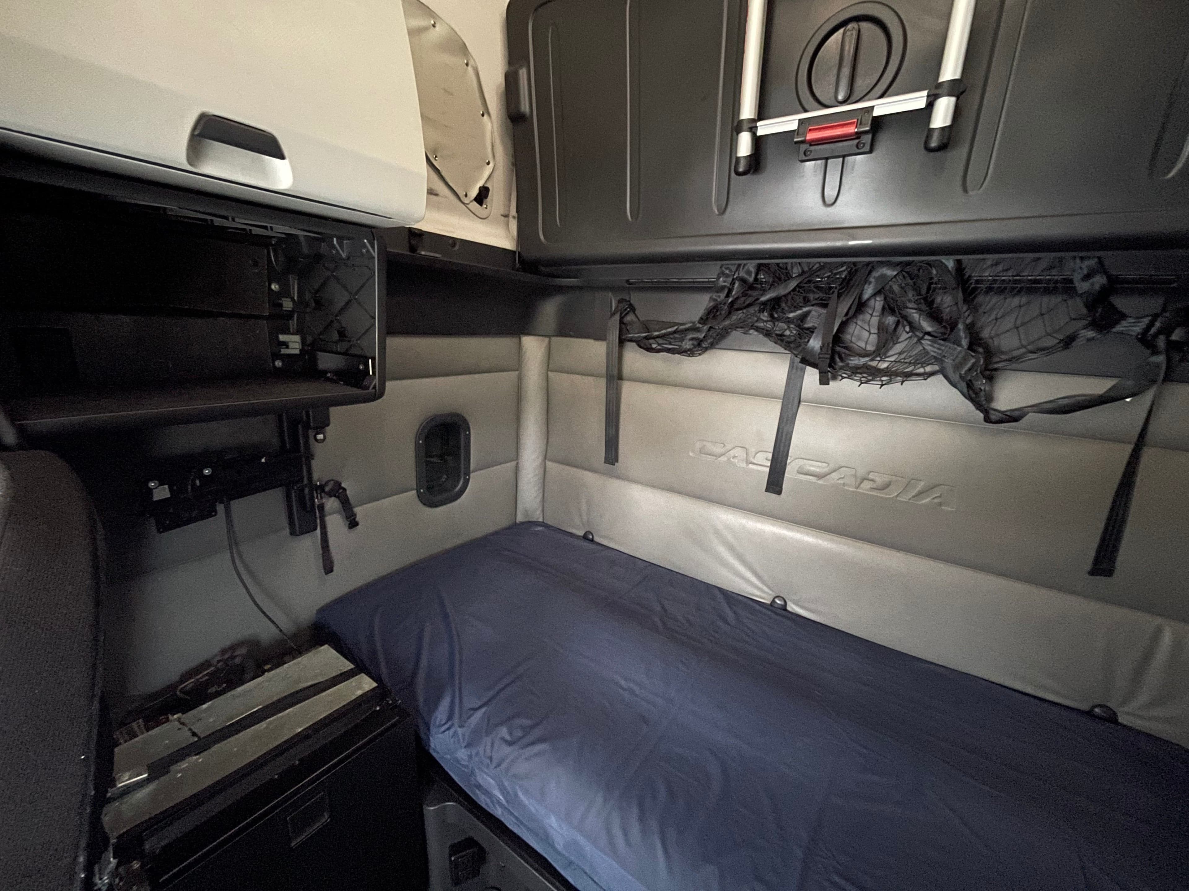 2022 Freightliner Cascadia 126 image 14