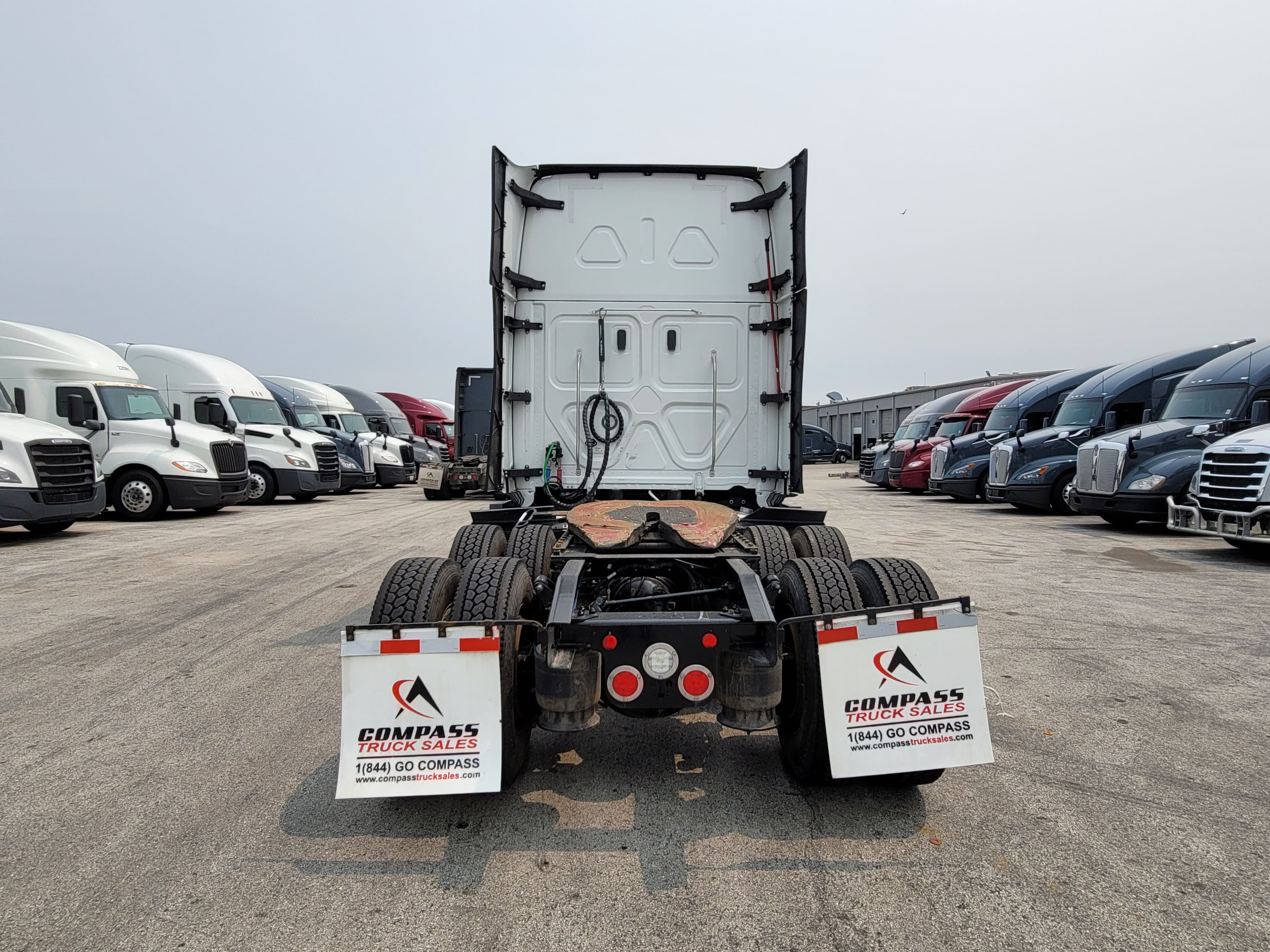 2023 Freightliner Cascadia 126 image 3