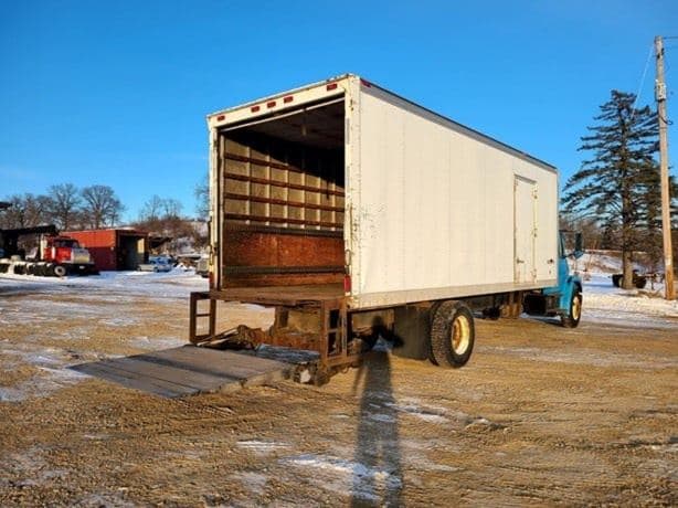 2003 FREIGHTLINER FL70 image 3