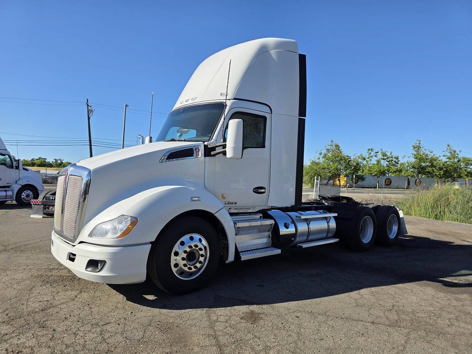 2022 Kenworth T680 image 1