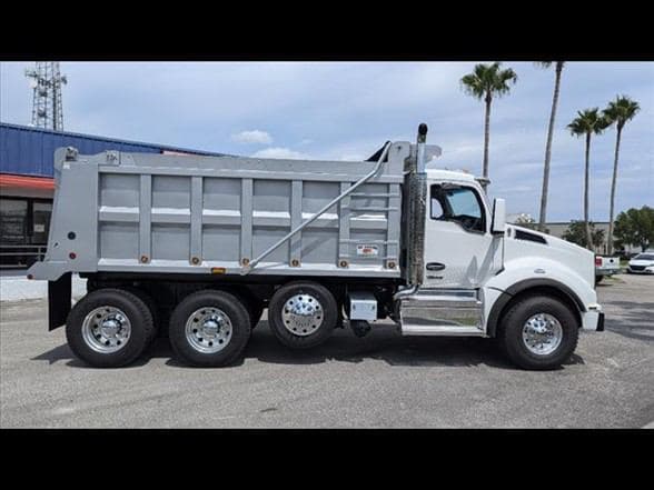 2025 Kenworth T880 image 8