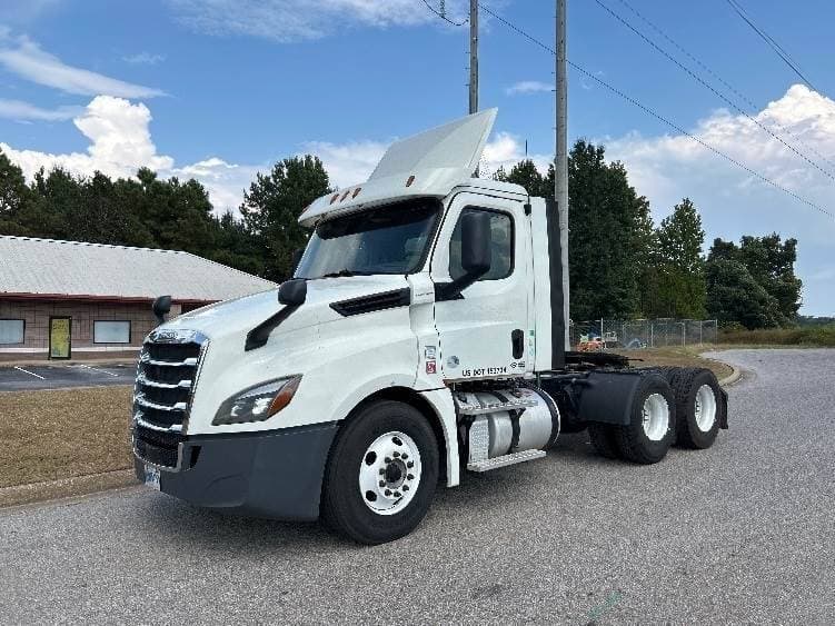 2018 Freightliner Cascadia image 1