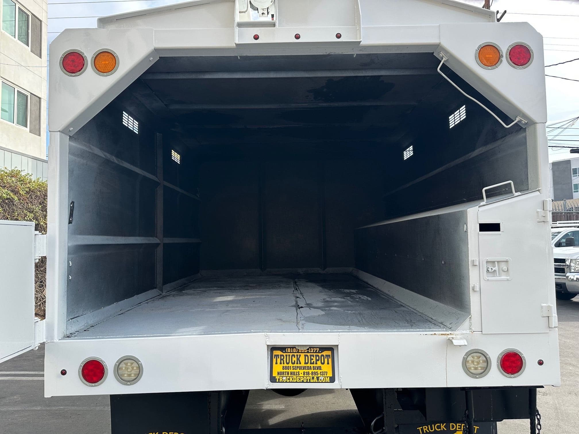 2010 Ford F-750 Forestry Tree Truck image 22