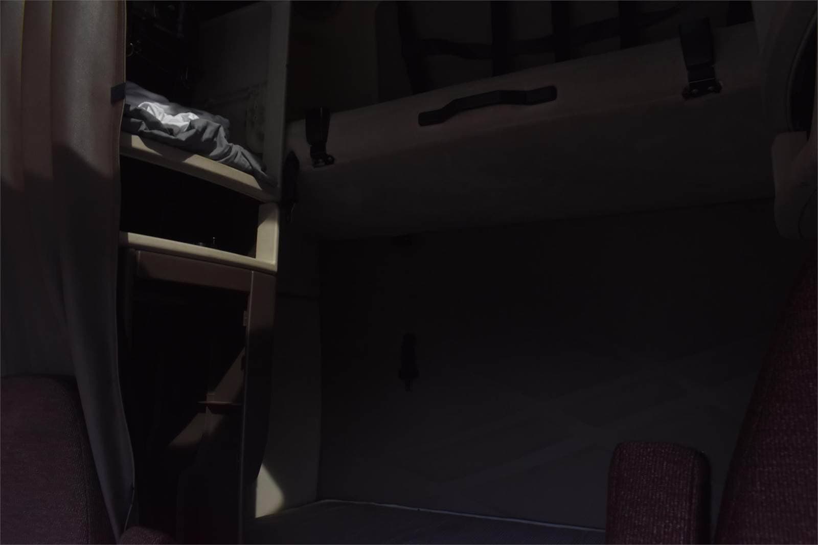 2016 Volvo VNL64T670 Sleeper Semi Truck  image 5