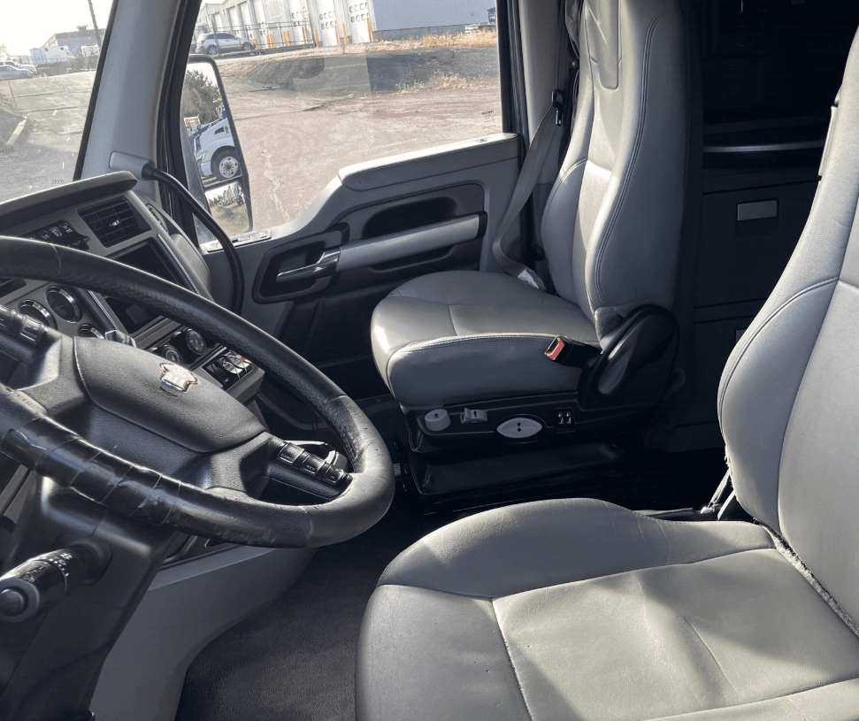 2020 Kenworth T680 image 8