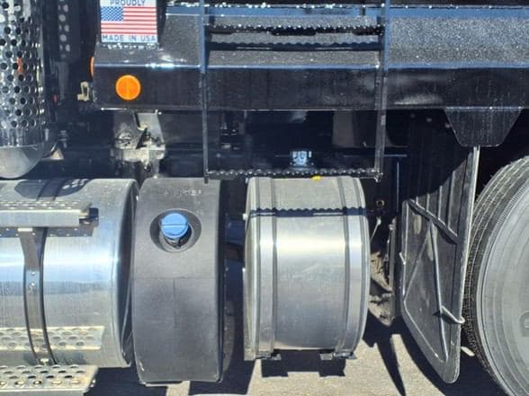 2025 Kenworth T880 image 9