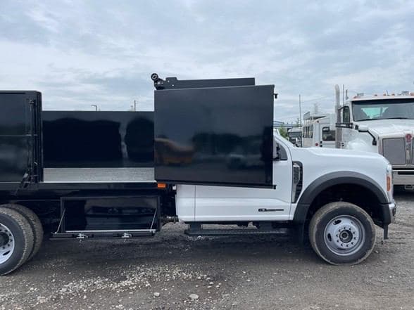 2024 Ford F550 image 13