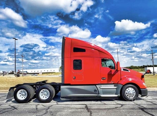 2021 Kenworth T680 image 3