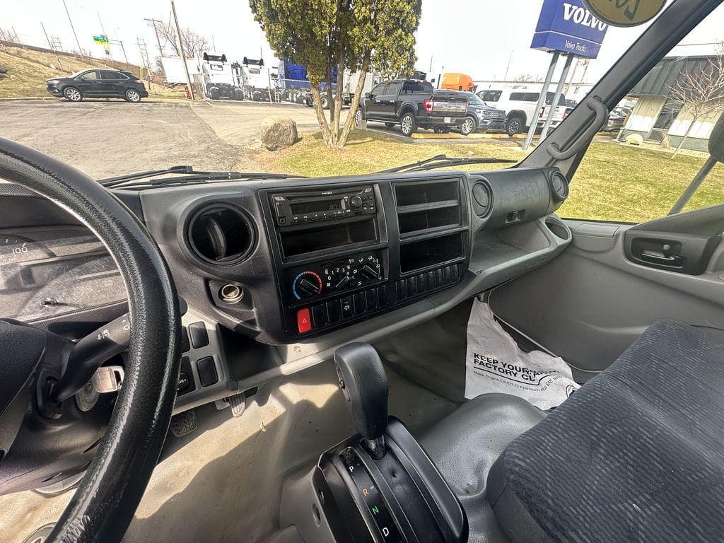 2018 Hino 155 image 9