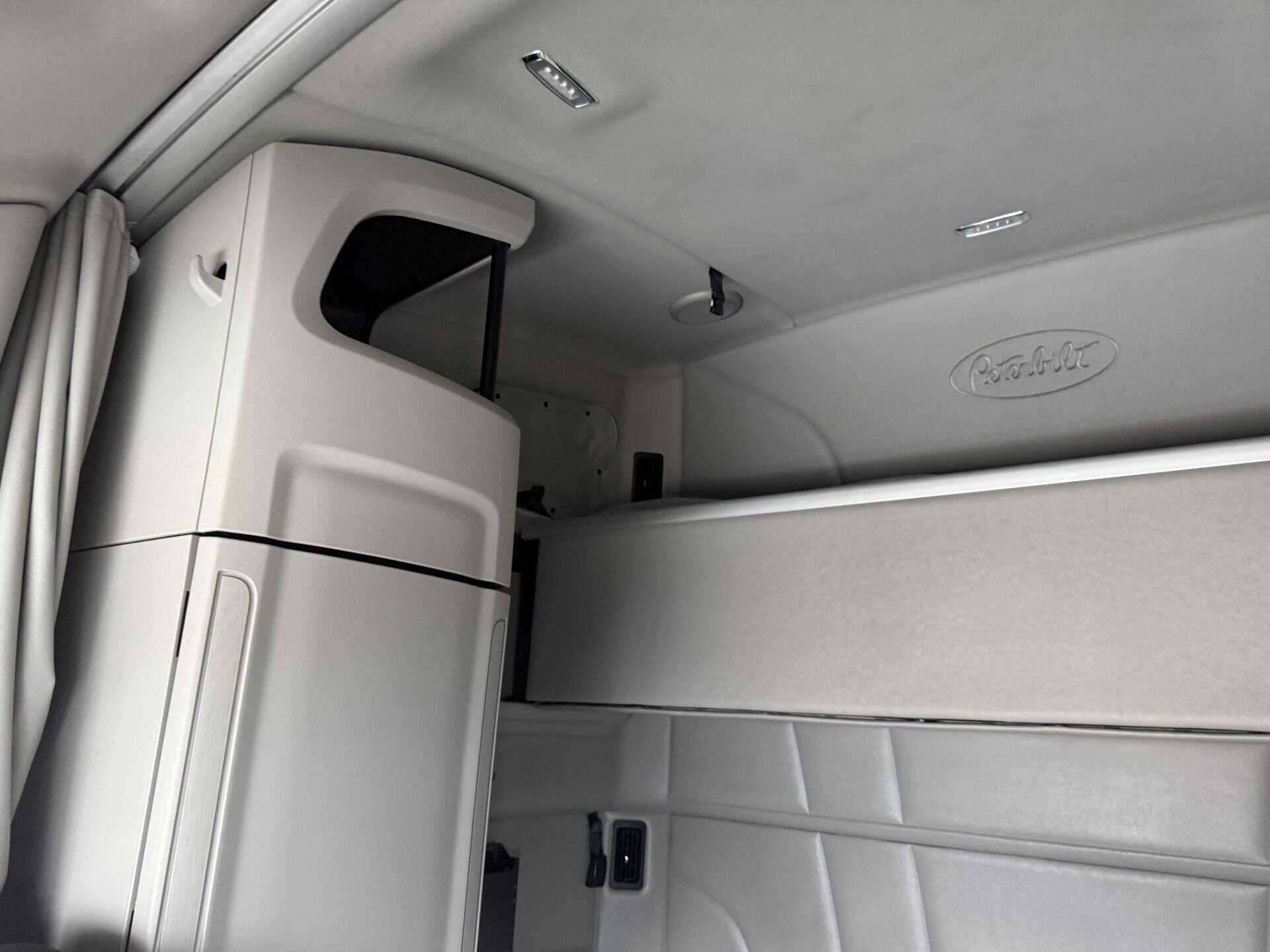2021 Peterbilt 579 image 6