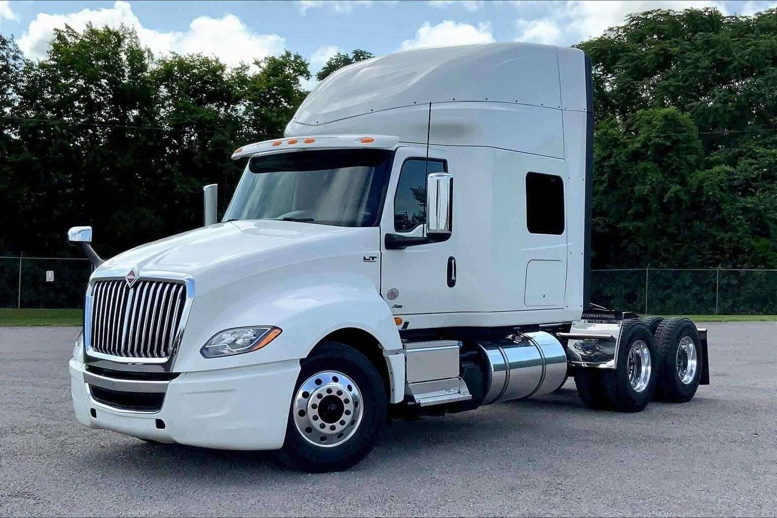 2023 International LT62F image 6