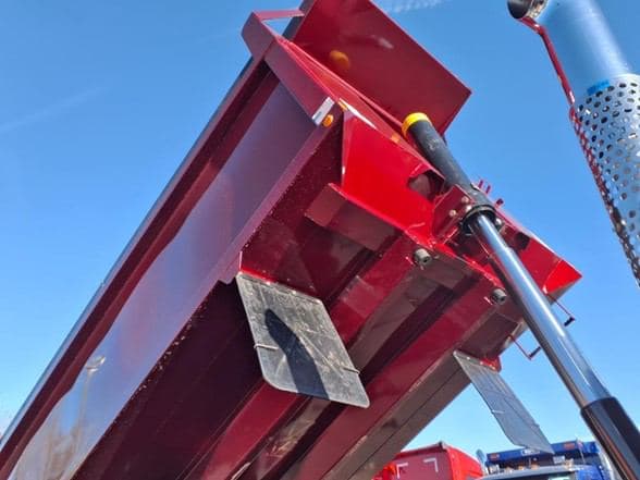 2025 Kenworth T880 image 12