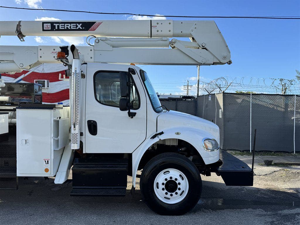 2015 Freightliner M2 106 image 14