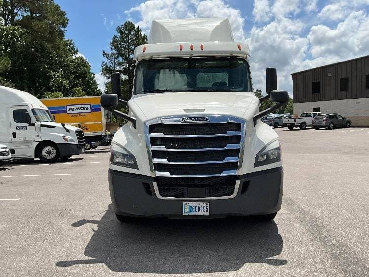 2018 Freightliner Cascadia image 12