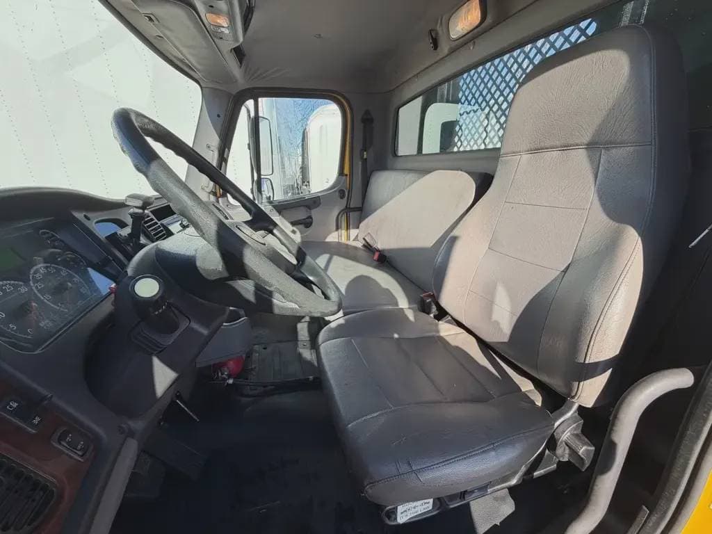 Used 2018 FREIGHTLINER Flatbed Truck, Stake Bed, Contractor Truck - BUSINESS CLASS M2 106 For Sale image 7