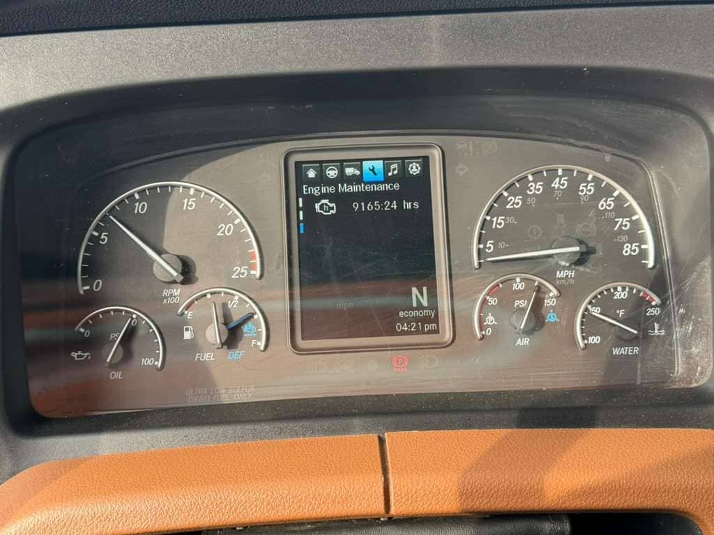 2022 Freightliner Cascadia image 12